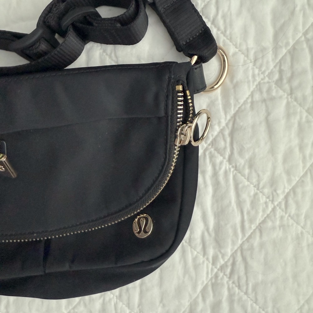 lululemon athletica Black Crossbody Bag - Picture 5 of 16